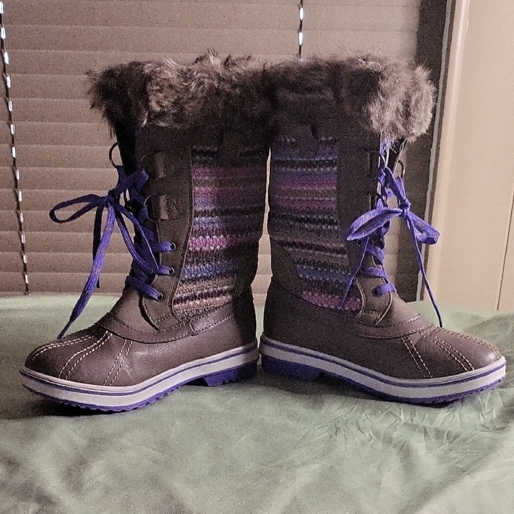 Stylish Youth Winter Boots with Fur Trim Size 4 Girls/6 Womens
